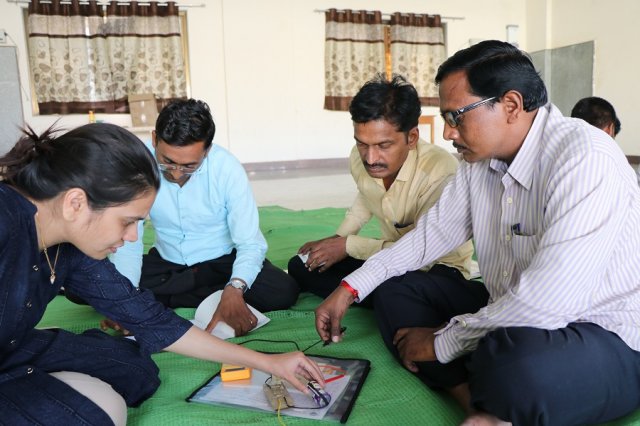 Resource person Nidhi helping out teachers in checking the resistance of battery.